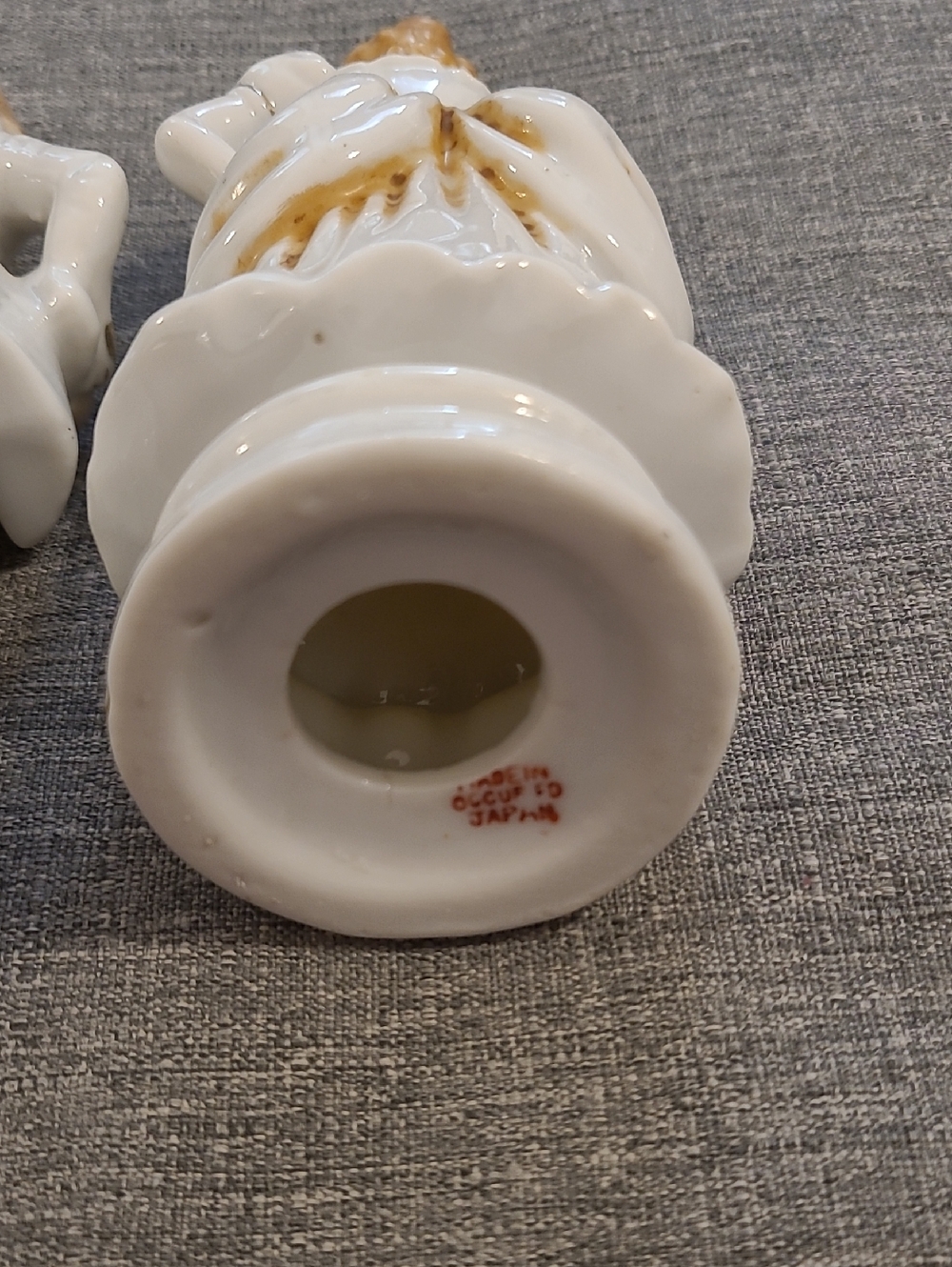 Occupied Japan Vintage Colonial white/gold Male and female Figurine - Picture 4 of 4